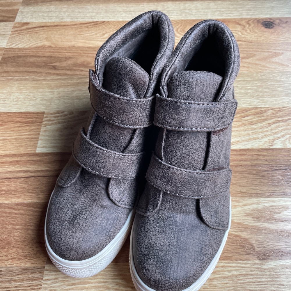 Women Size 7 Fall Velcro Strap Boot Booties- So cute!! Excellent condition, worn - Picture 1 of 5